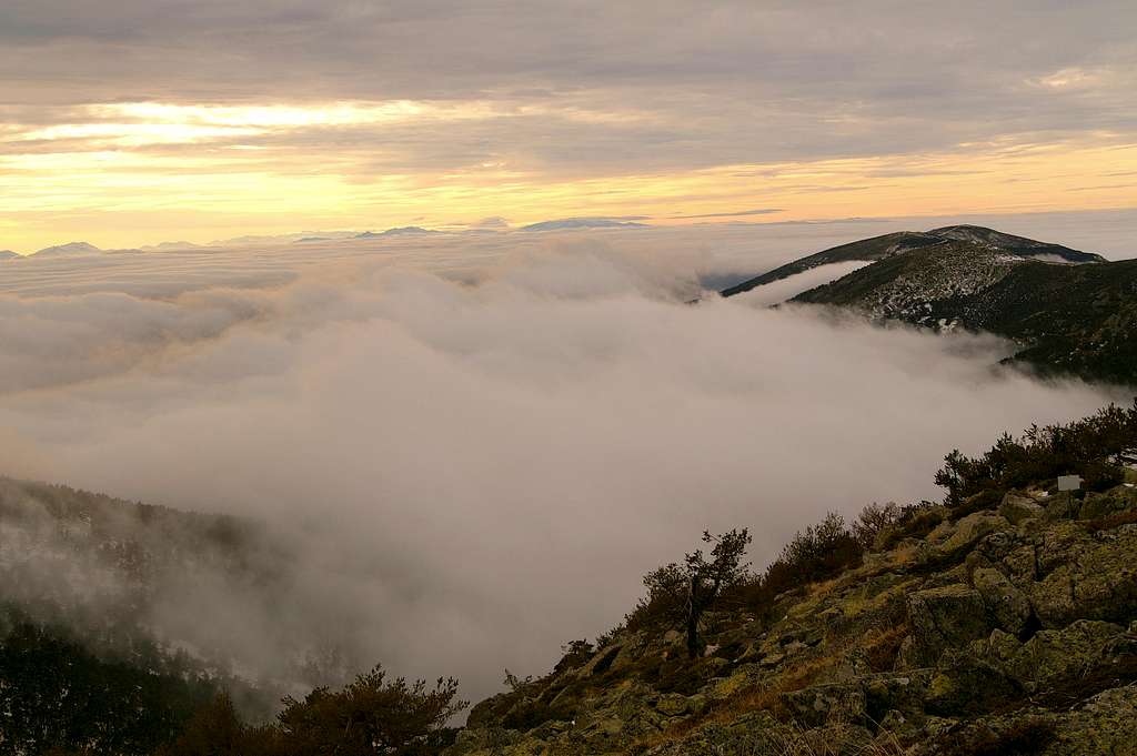 Sea of clouds from Montón de Trigo S flank