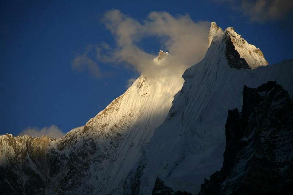 Gasherbrum-V (NW 6980m) & Gasherbrum Twins (6912m)