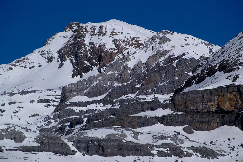 Taillón from the S-SW