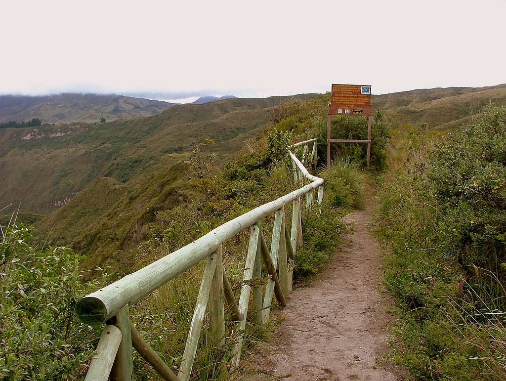 Cuicocha crater rim hike