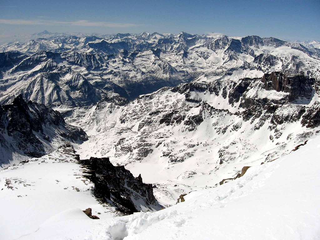 The south part of Alpi Graie seen from the summit.