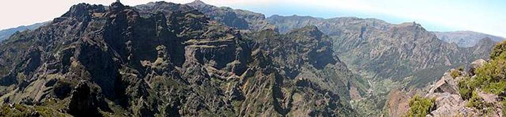 Summit view of Pico Ruivo:...