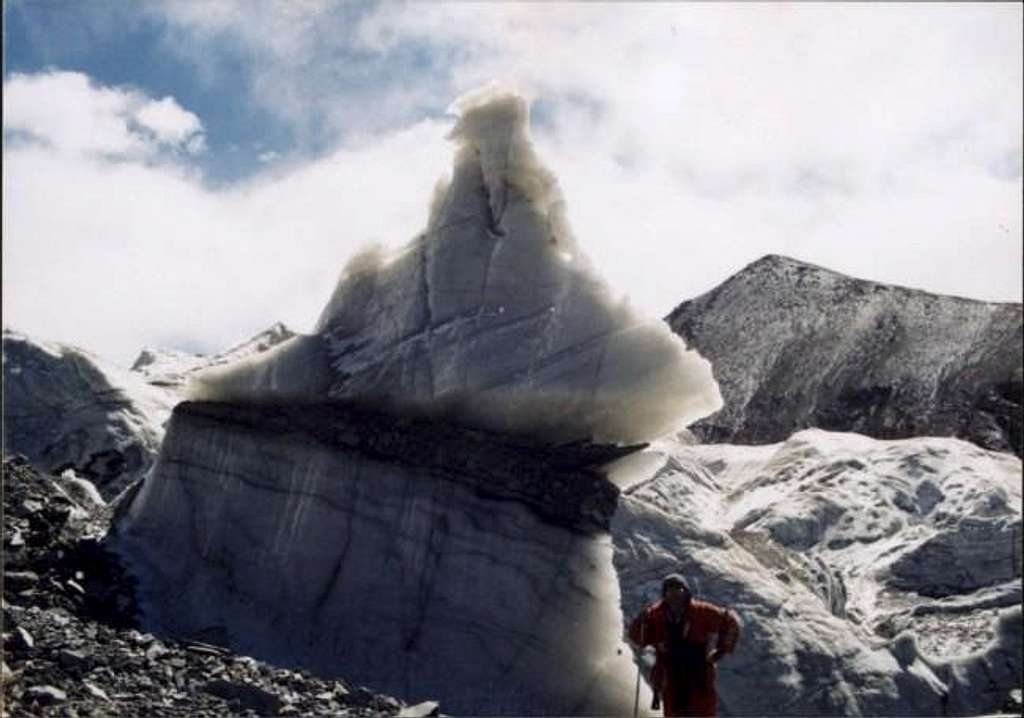 Ice pinnacle near Ulugh...