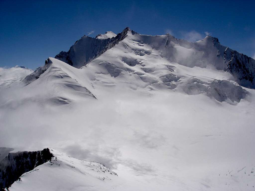 Lenzspitze 4294m and Nadelhorn 4327m (second from left)