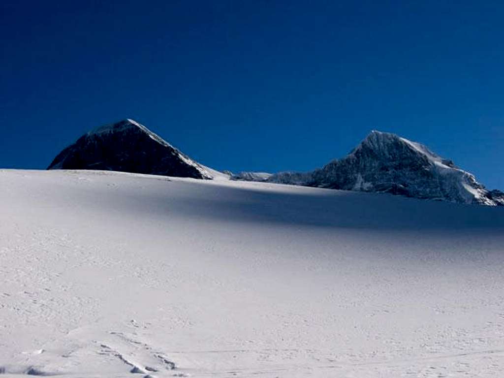 Eiger (3 970m), Monch (4 107m)