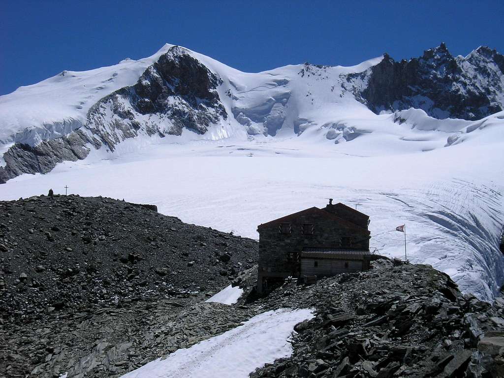 Tracuit Hut 3256m and Bishorn