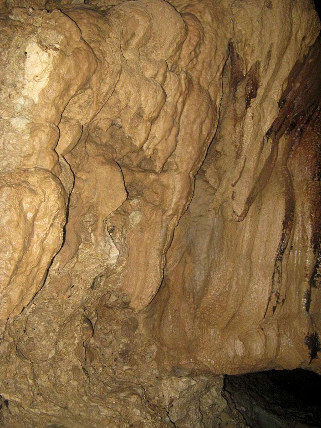 Daniyal cave's wall
