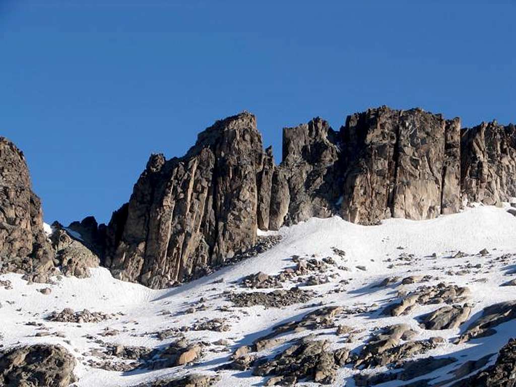 Aguja Haurillon (3075m)