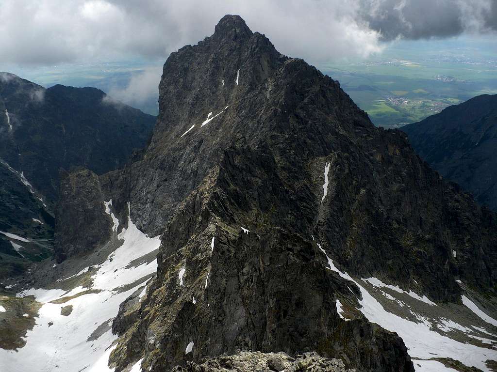 The narrow ridge of Prostredný hrot (2440 m)