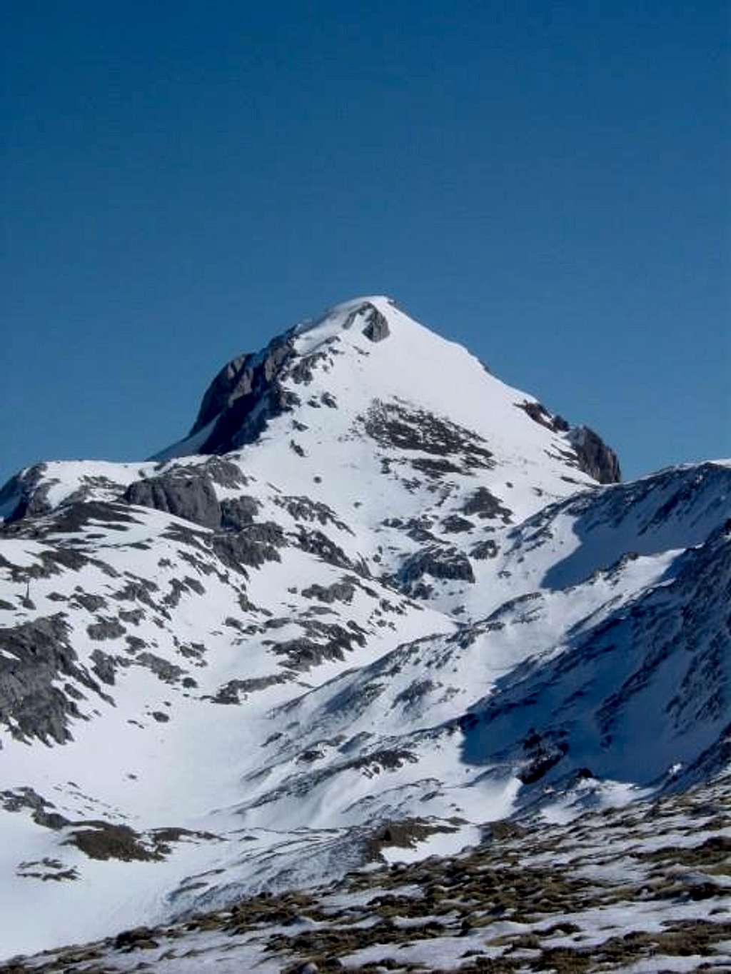 The peak of Acherito (2372m)...