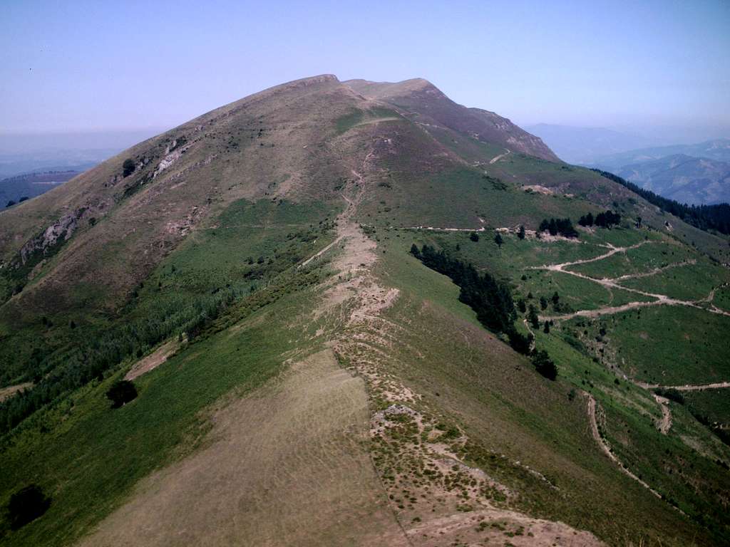 Ganekogorta (998m) from Gallarraga (902m)