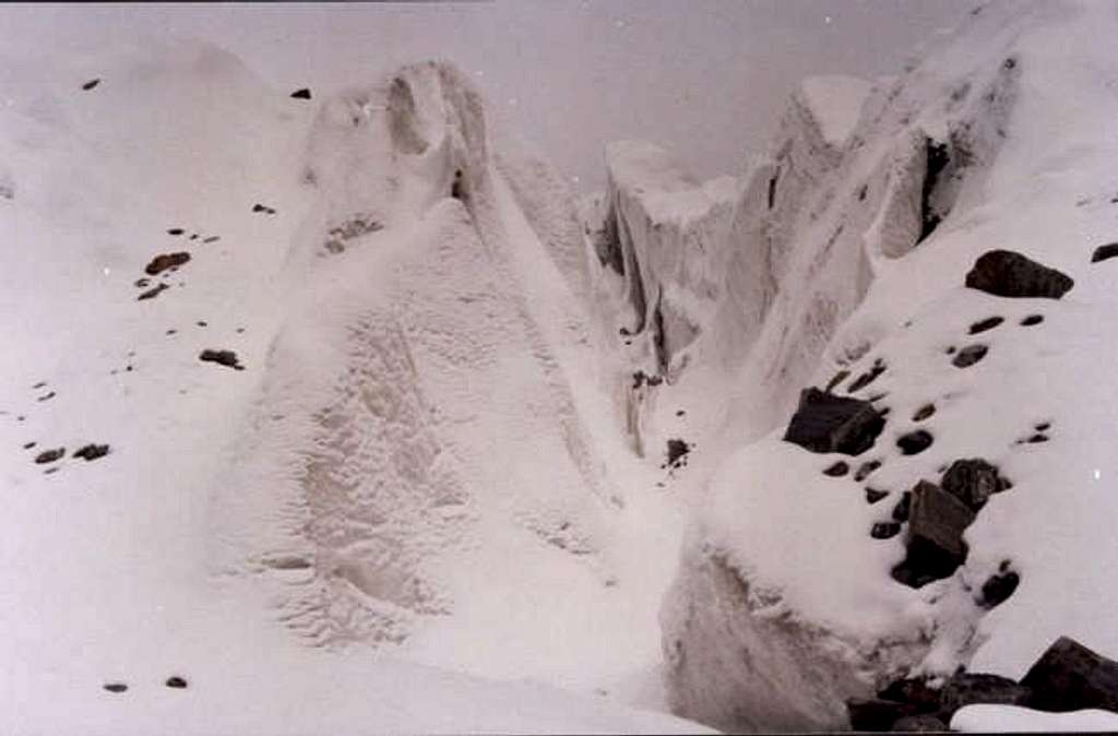 Narrow Ice canyons on...