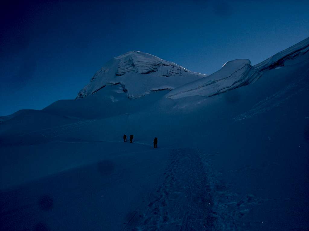 Vallunaraju summit