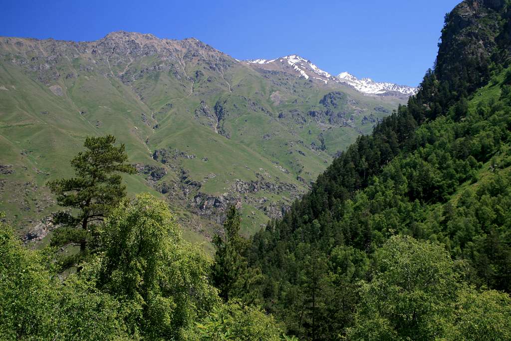 The base of the Shkhelda Valley