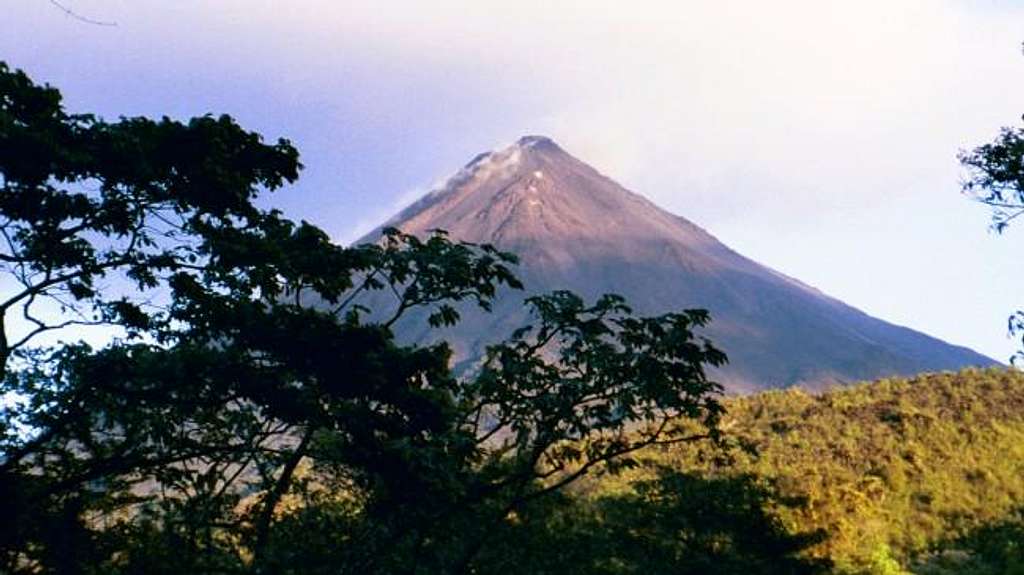 Volcan Arenal from the west....