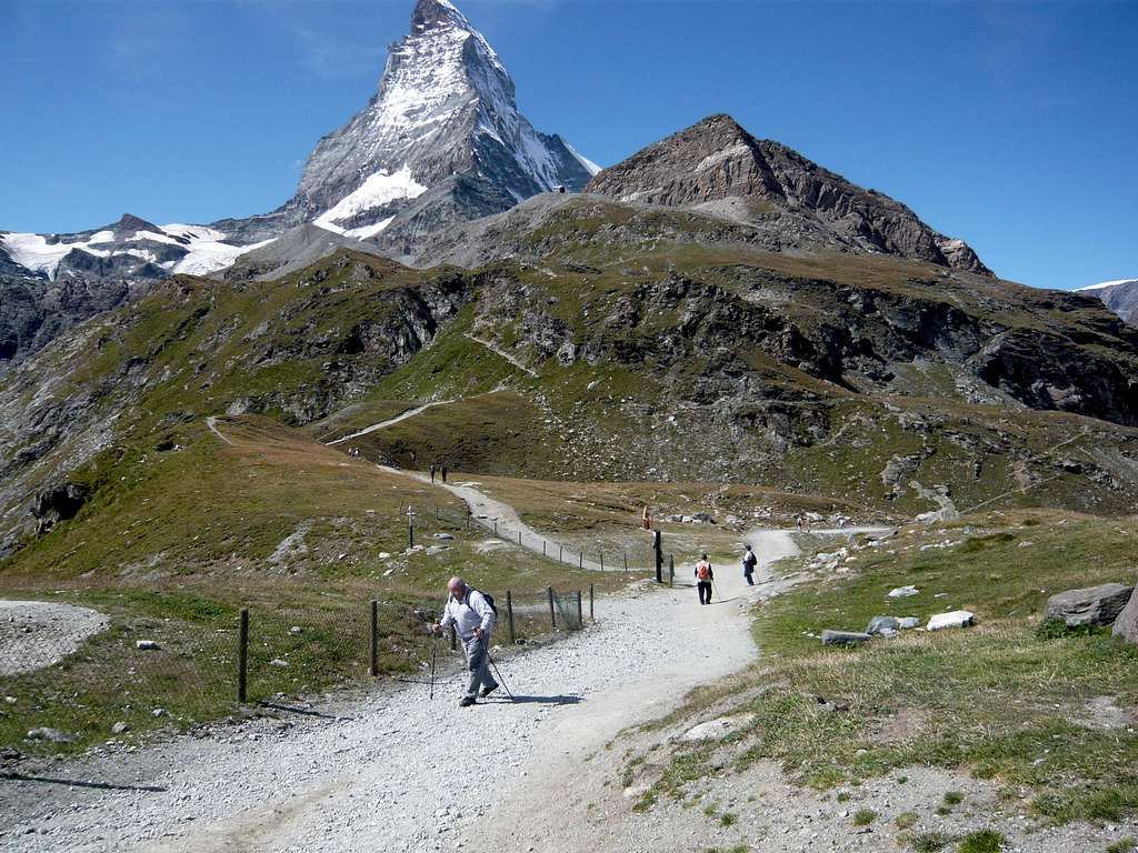 The trail from Shwarzsee to Hornli Hut