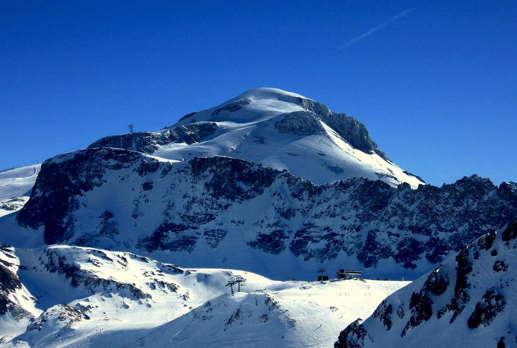 Giant Snow Dome: La Motte