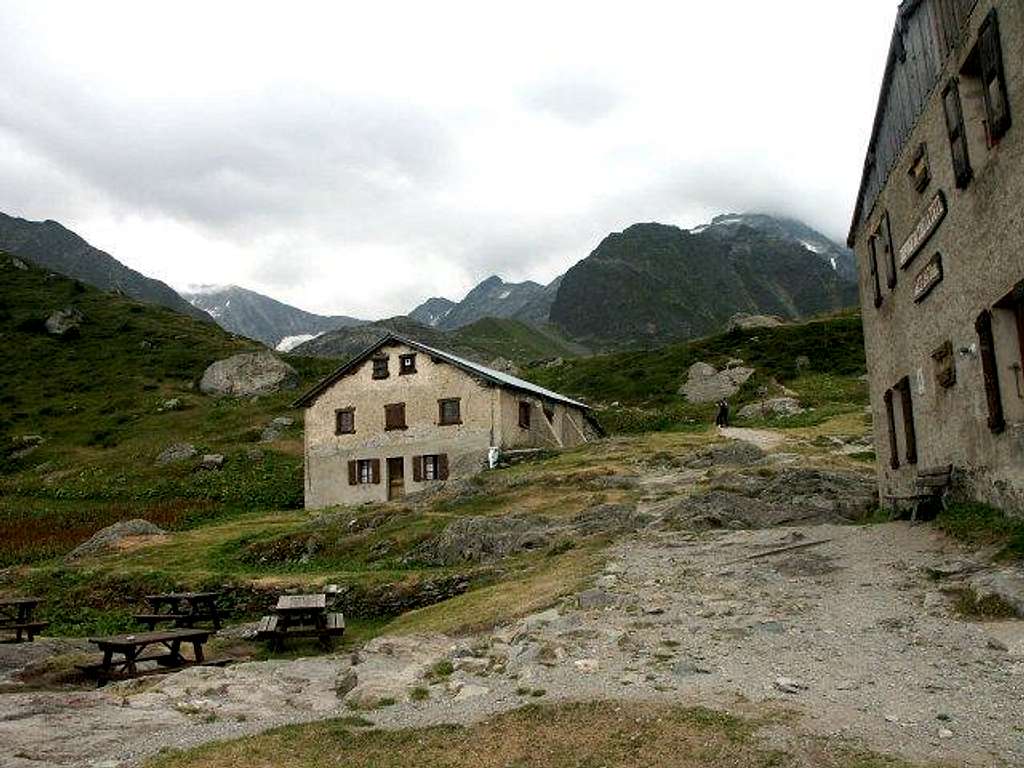 Tré la Tête Hut (july 2003)