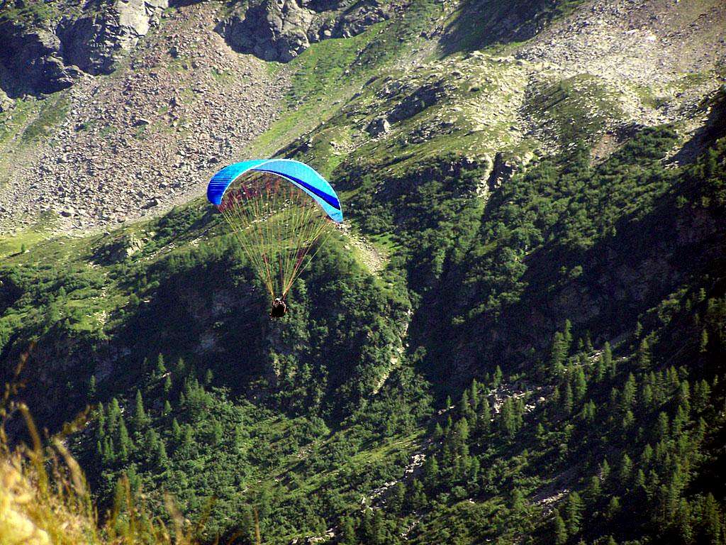 Paragliding into the Val Rabbiosa