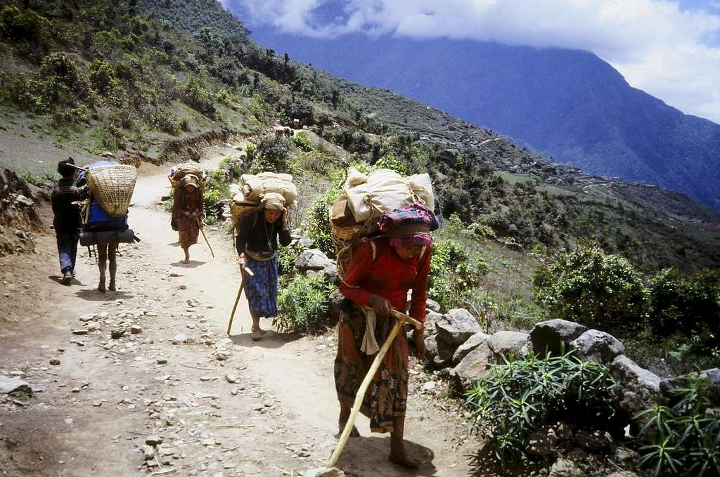 Porters on the way to Namche