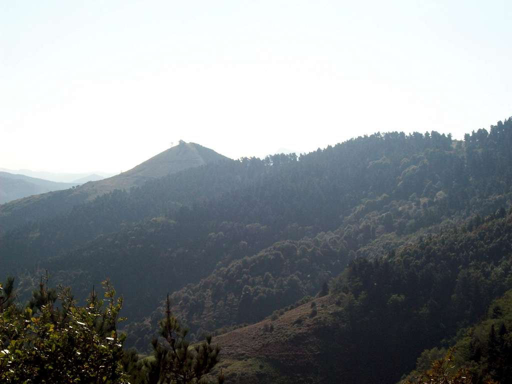 Near the summit of Gangoiti, Pastorekorta