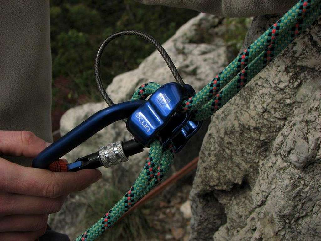 Rapelling with a tuber