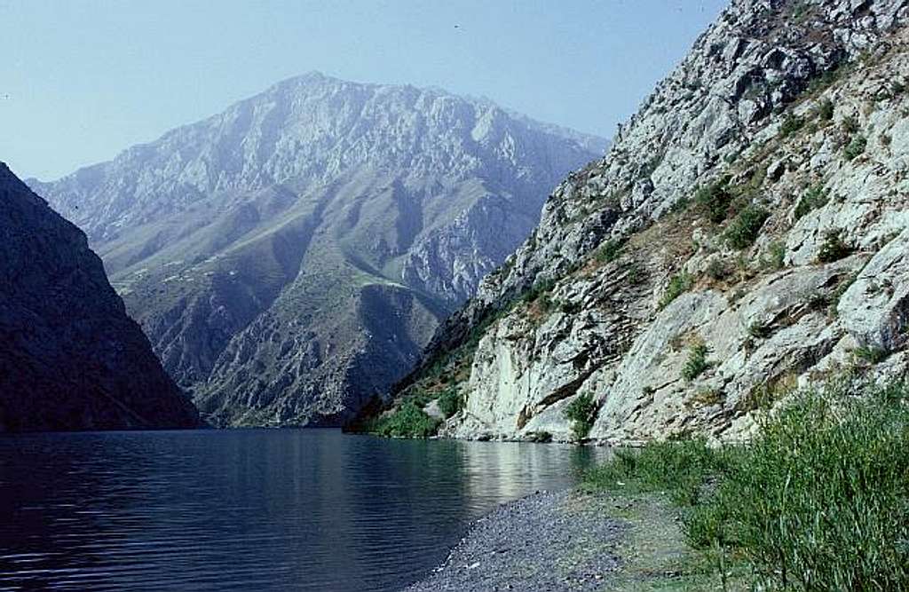 Azorchashma Lake (Fan Mountains)
