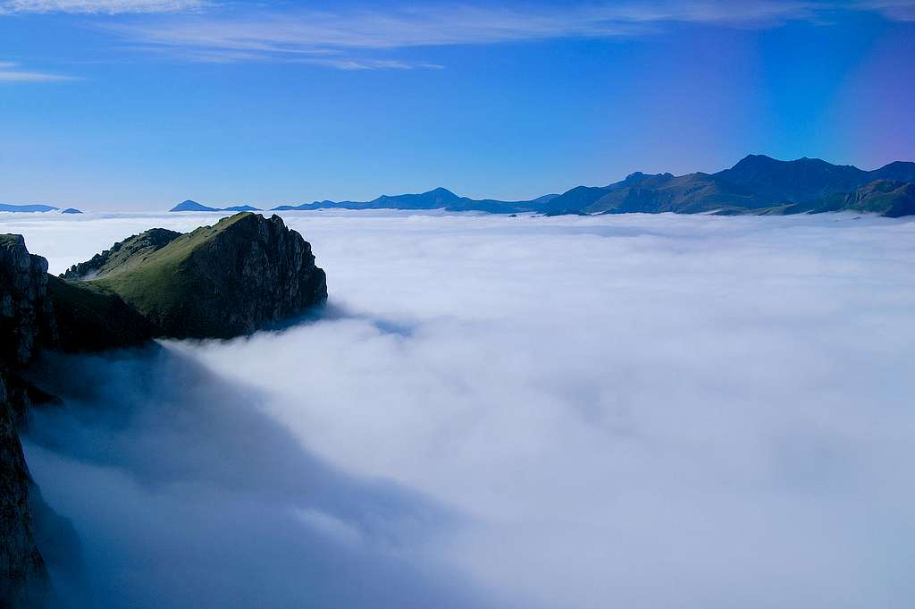 Sea of clouds from El Cable
