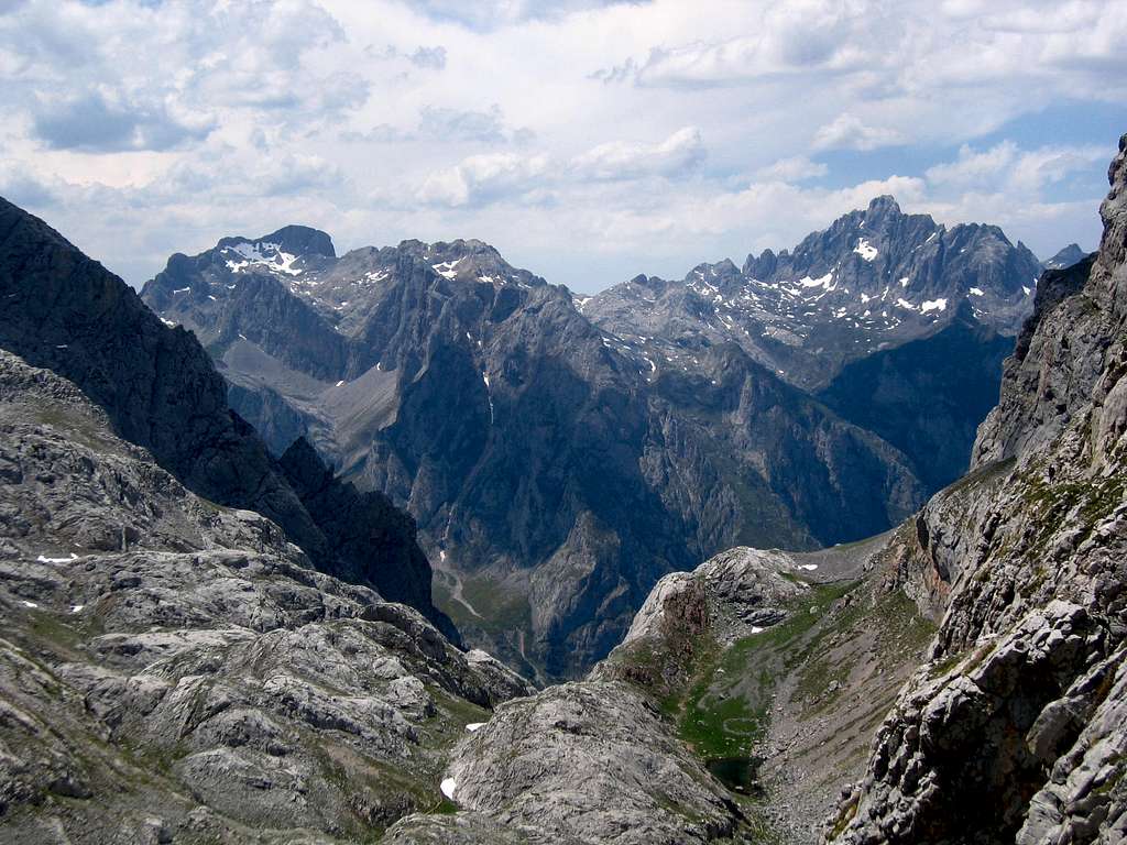 Peña Santa, not far from Las Colladinas