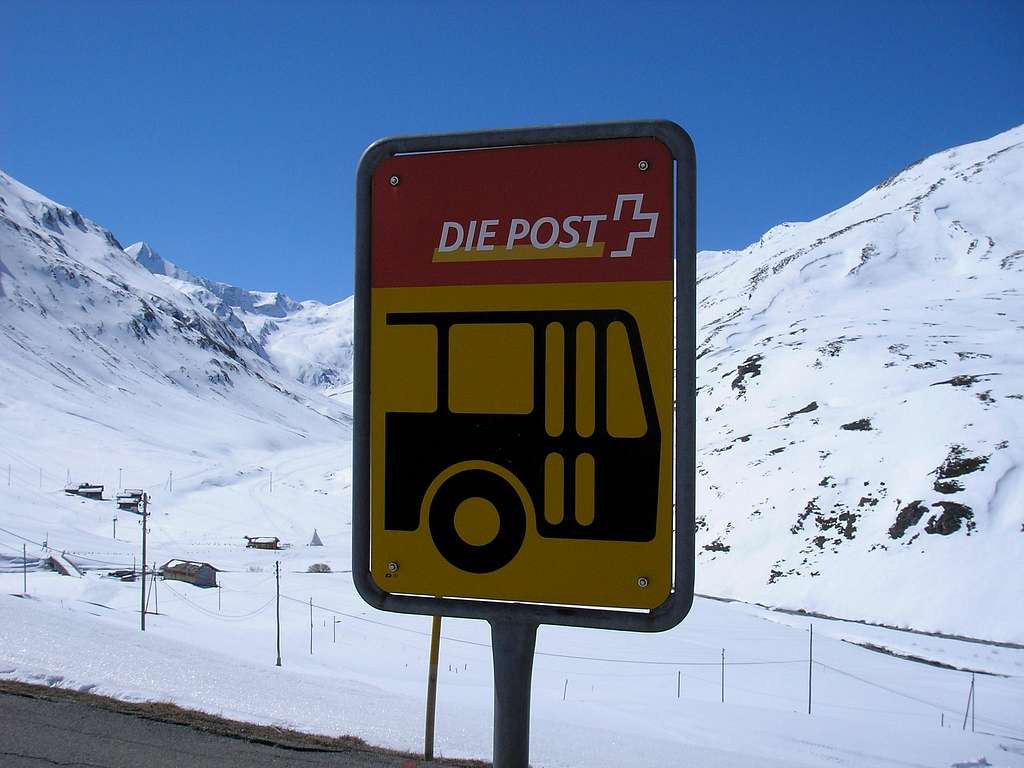 bus stop by the Gletscherhorn 3107m :-)