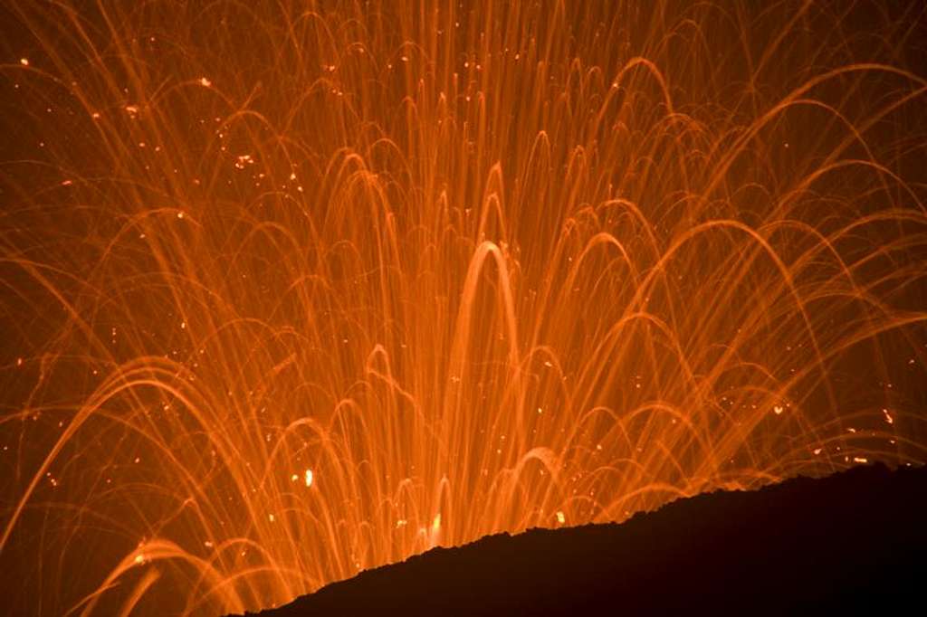Yasur night eruption