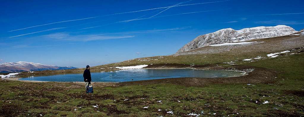 Camarda lake and Monte Corvo panorama