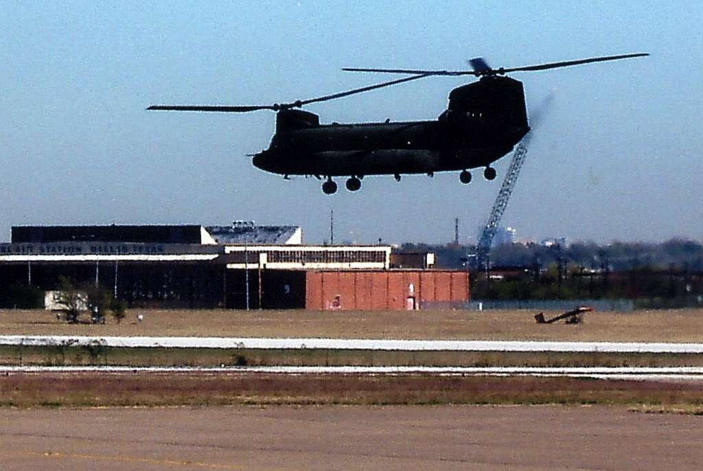 CH - 47 Chinook