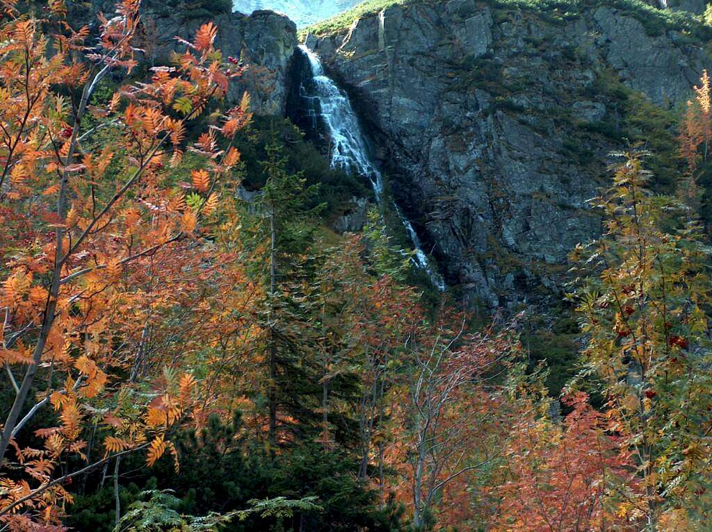 Waterfall Hviezdoslavov Vodopád in the valley <a href=