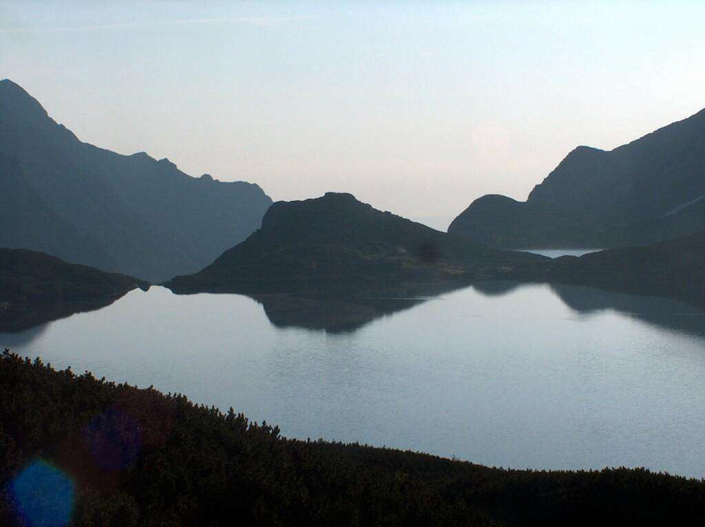 Sunrise in the Valley of the Five Lakes, leaving the <a href=