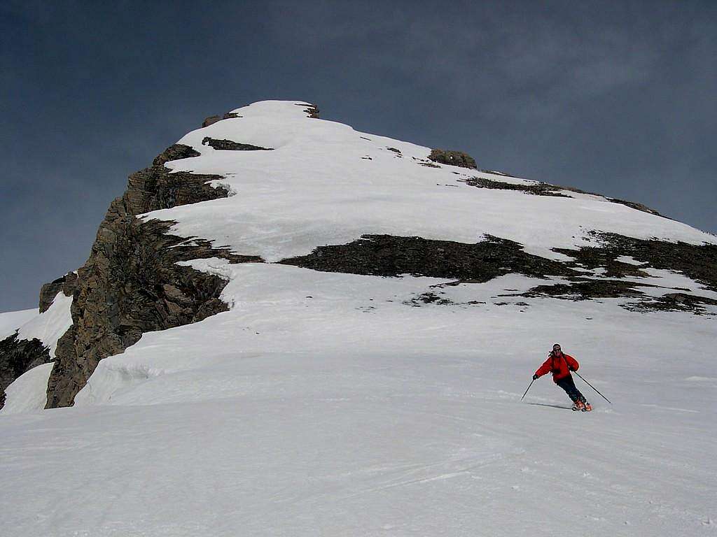 Skiing down from Grand Golliaz