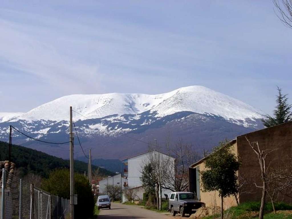 The Moncayo over the village...