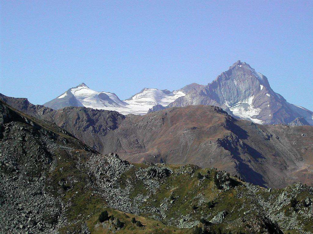 La Grivola subgroup in the background of the ridge including Piatta di Grevon <i>2756m</i>