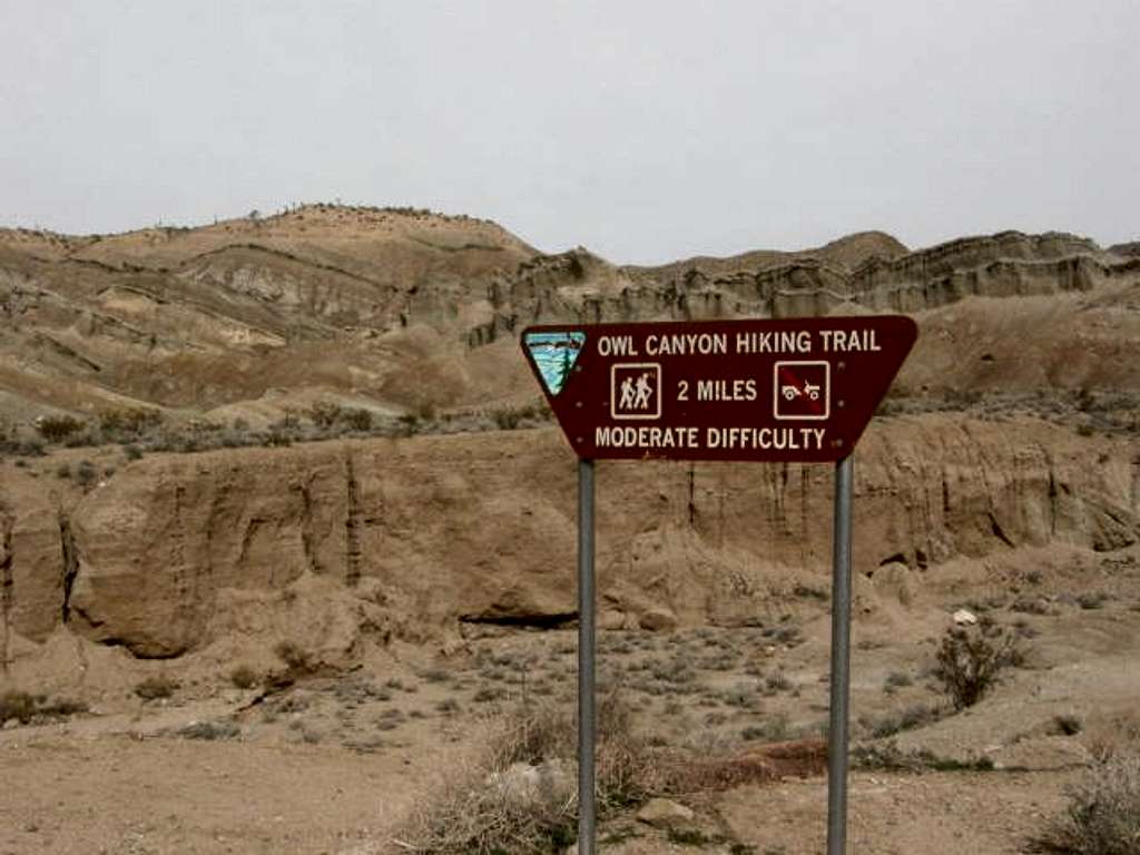 Trailhead sign for Owl Canyon