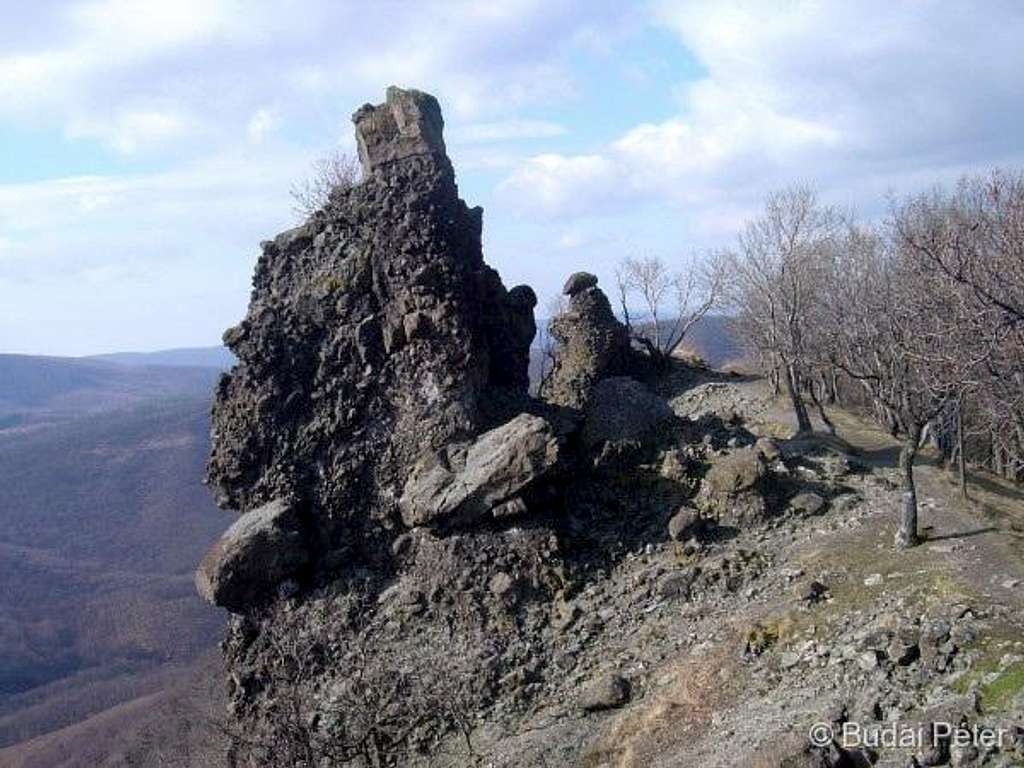 The first exposed towers of Vadálló-kövek