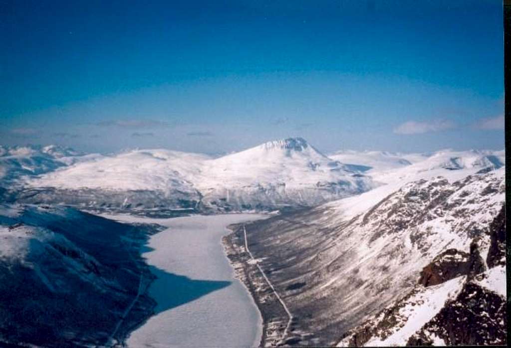 Tromsdalstind above Ramfjord,...