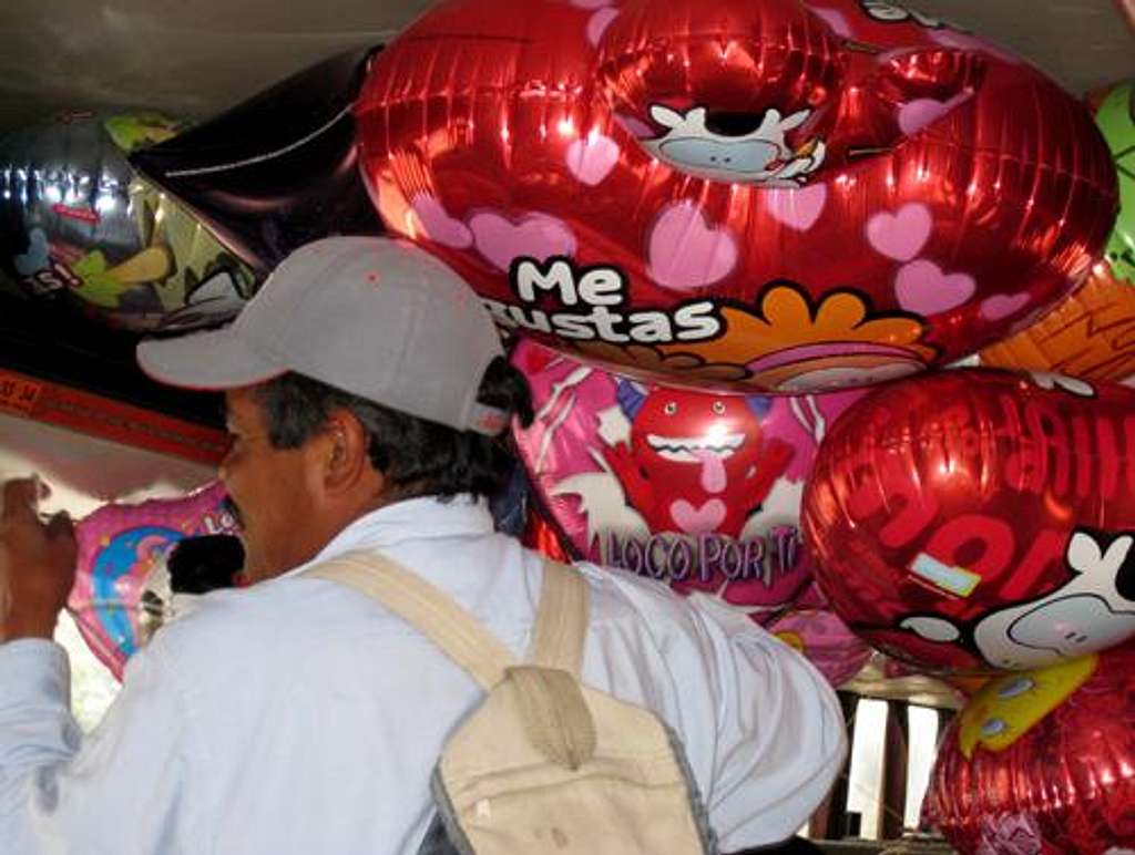 Tlachichuca bus balloon man