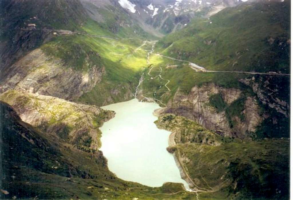 The lake below the Pasterze...