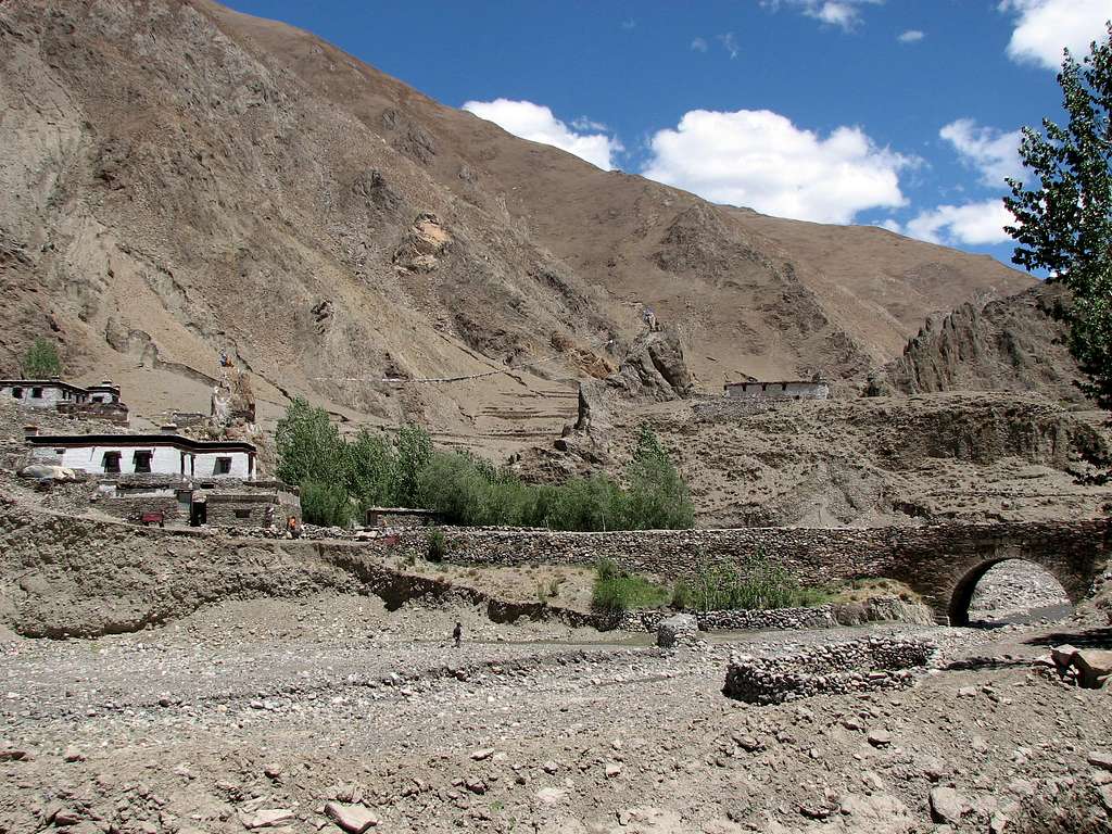 Tibetan village near Chomo Kara