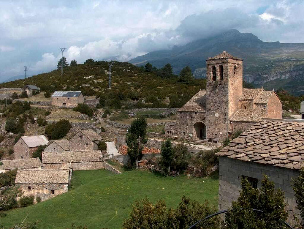 Tella, village overlooking the Gargantas de Escuaín, Spannish Pirenees.