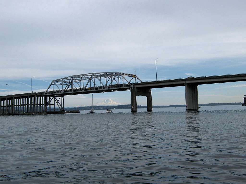 Bridge on Lake Washington /MT Rainer in back