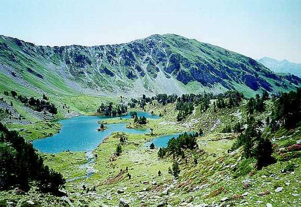 The Bastan lakes and Montarrouyès peak