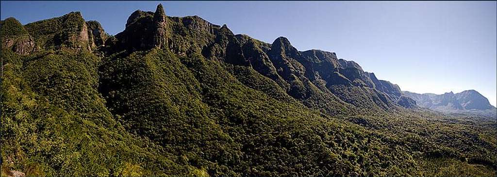 Serra do Corvo Branco(White Crow Mountains)