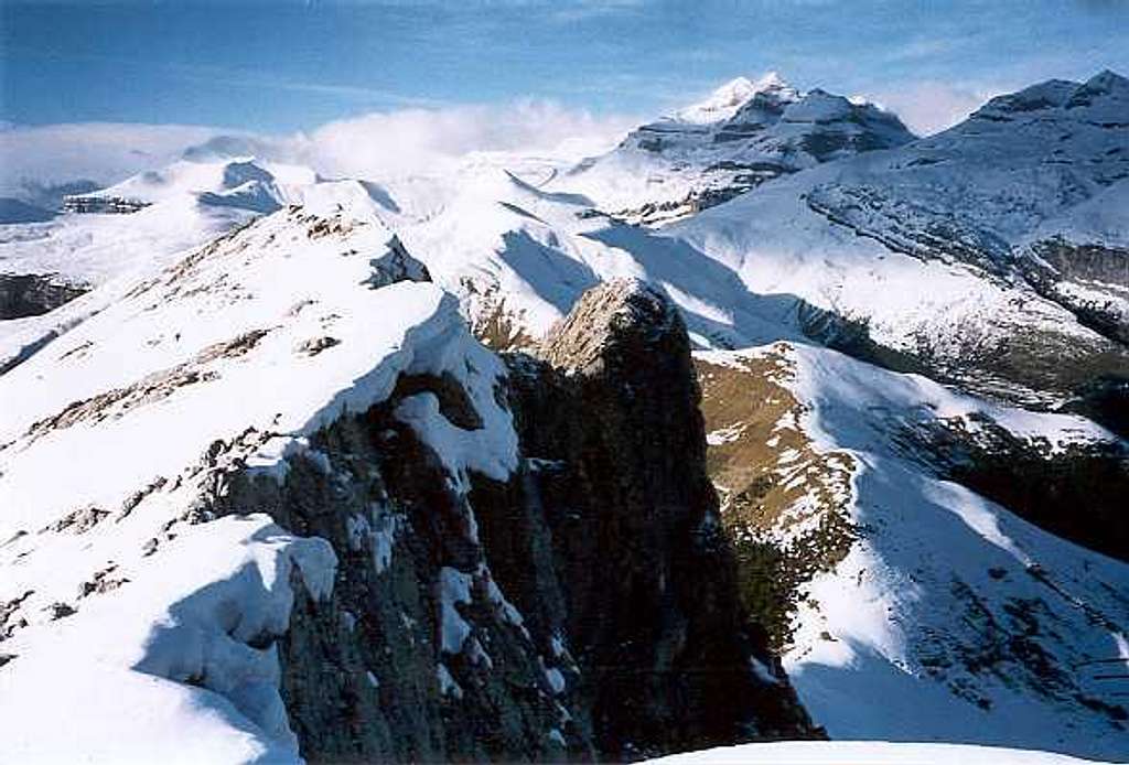 The ridge of the Castillo Mayor