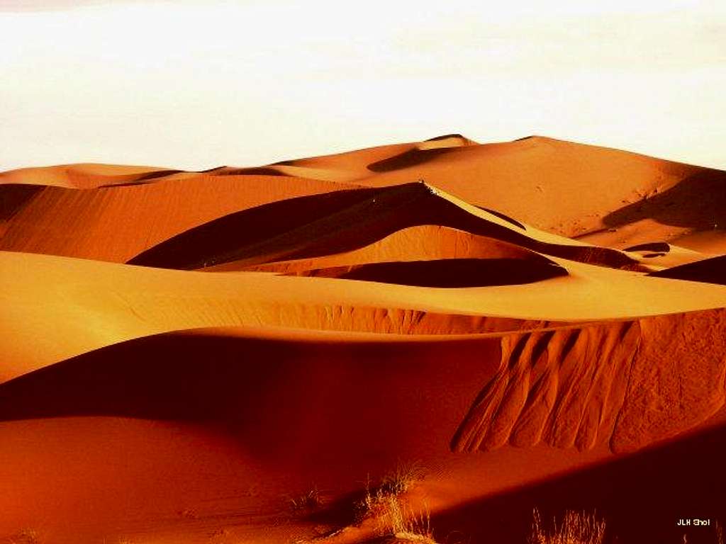 Dunes of Erg Chebbi, sun set...